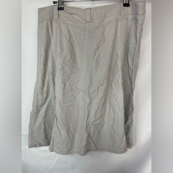 Katie’s linen blend A line skirt. Light khaki with a button zipper fly. Cute! - Picture 4 of 5